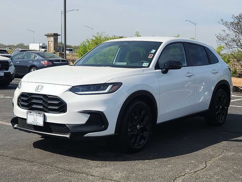 Used 2024 Honda HR-V Sport image 3