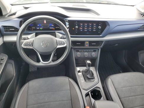 Certified 2022 Volkswagen Taos SE FWD image 3