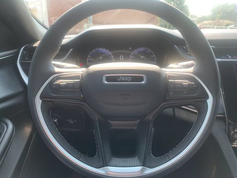 Used 2025 Jeep Grand Cherokee L Altitude AWD/4WD image 29