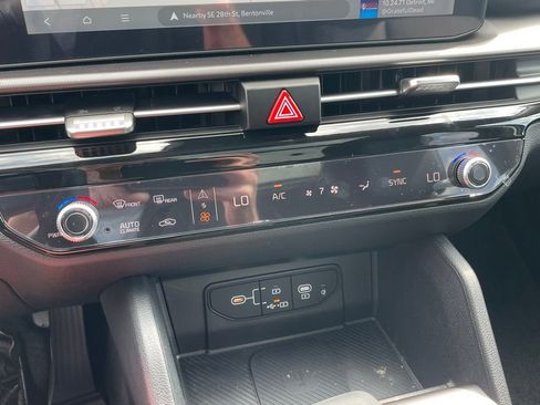 New 2026 Kia Sportage SX image 18