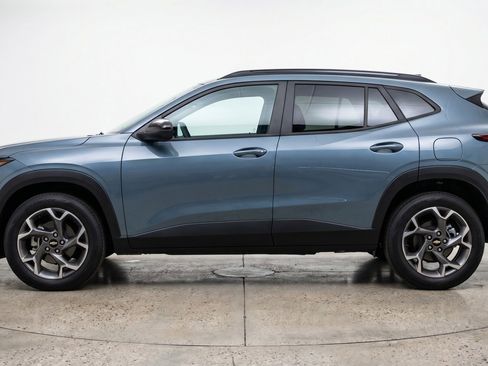 Used 2025 Chevrolet Trax LT image 5