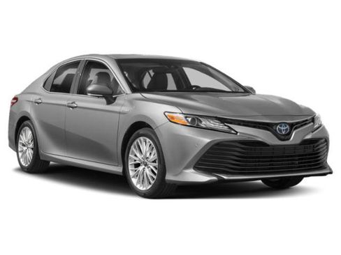 Used 2018 Toyota Camry XLE FWD image 9
