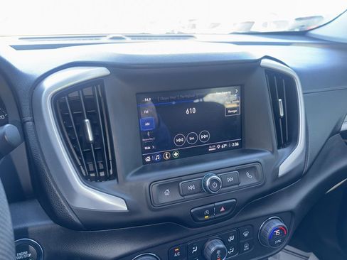 Used 2022 GMC Terrain SLE w/ Driver Convenience Package image 16