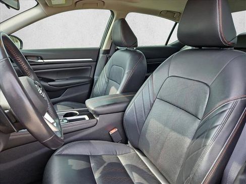 Used 2024 Nissan Altima 2.5 SR w/ SR Premium Package image 17