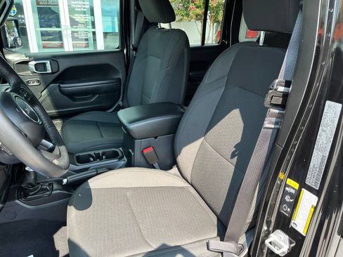 Used 2022 Jeep Wrangler Unlimited Sport AWD/4WD image 6