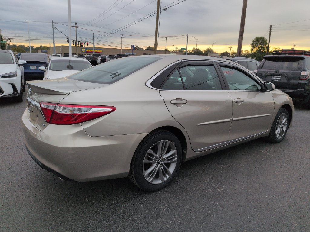 Used 2017 Toyota Camry SE FWD image 5