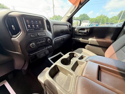 Used 2020 Chevrolet Silverado 1500 Custom w/ Infotainment Package RWD image 26