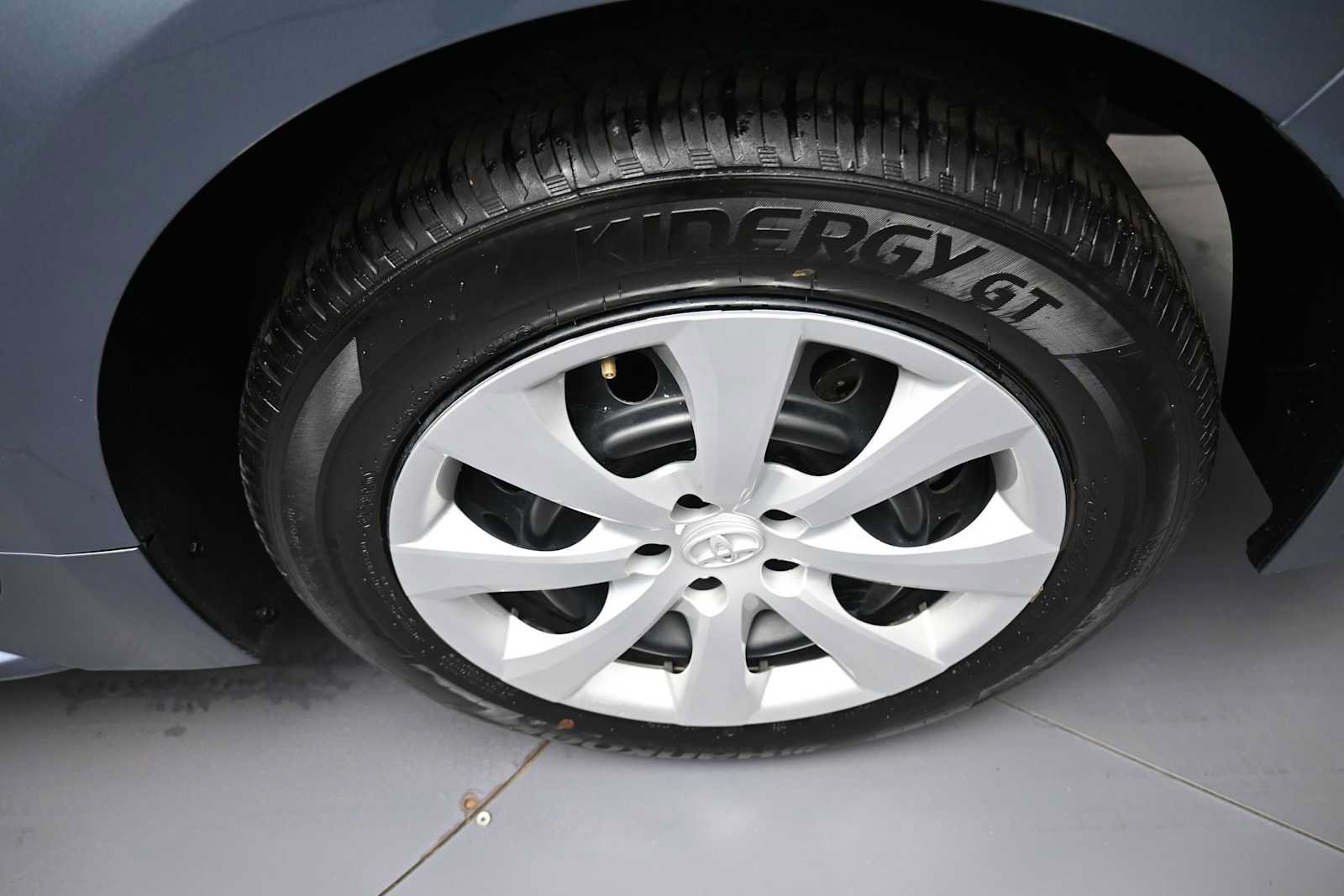 Used 2025 Toyota Corolla LE FWD image 12