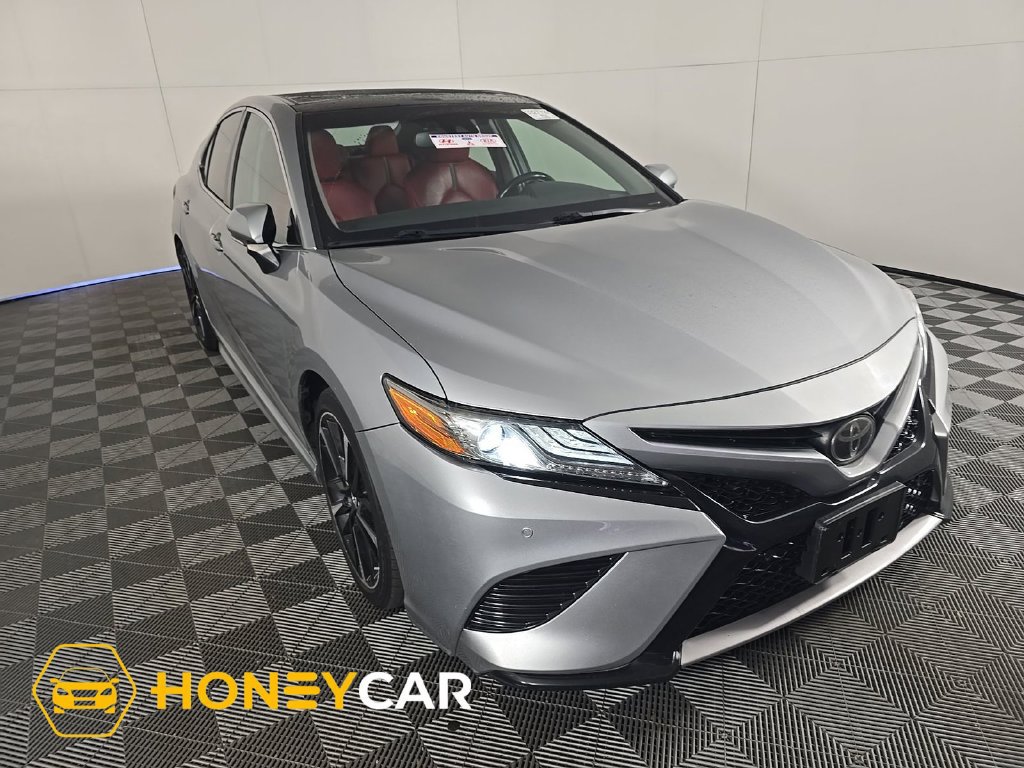 Used 2018 Toyota Camry XSE FWD image 1
