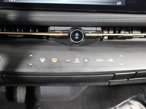 Used 2024 Nissan Ariya FWD image 9