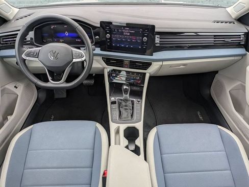 Certified 2025 Volkswagen Jetta SE FWD image 14