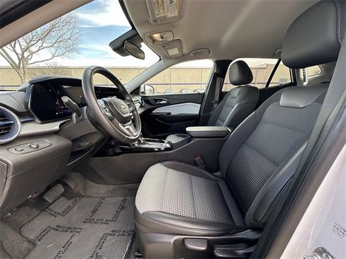 Used 2024 Chevrolet Trax LT w/ Driver Confidence Package image 27