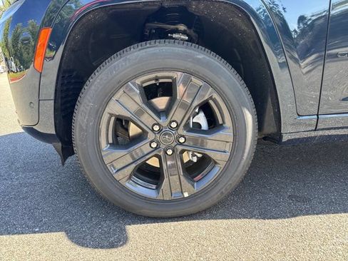 New 2027 Jeep Grand Cherokee Limited AWD/4WD image 11