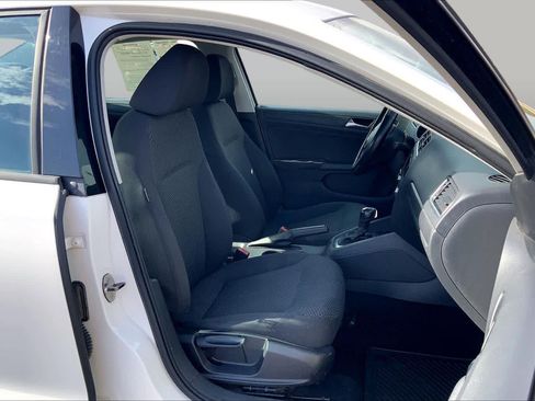 Used 2011 Volkswagen Jetta Sedan FWD image 8