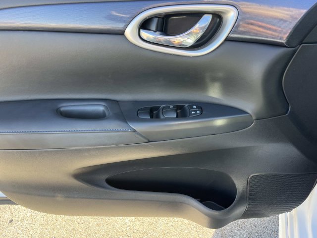 Used 2016 Nissan Sentra SR w/ SR Premium Package FWD image 25