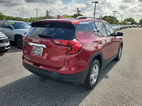 Used 2019 GMC Terrain SLE w/ Driver Convenience Package FWD image 3