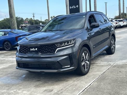 Certified 2023 Kia Sorento S FWD image 2