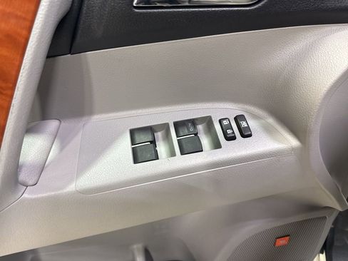 Used 2010 Toyota Highlander Limited AWD/4WD image 30