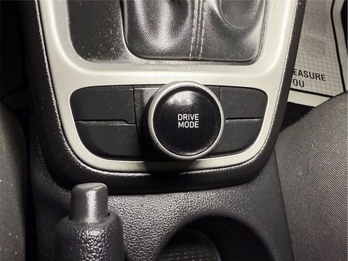 Used 2022 Hyundai Venue SEL image 39