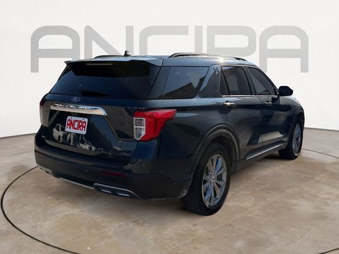Used 2023 Ford Explorer XLT w/ Equipment Group 202A RWD image 9