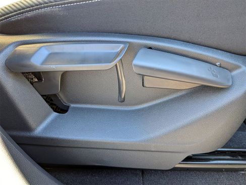 Used 2022 Volkswagen Atlas Cross Sport SE image 39