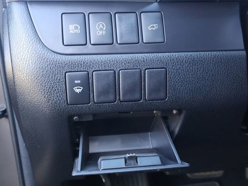 Used 2018 Toyota Highlander SE image 19