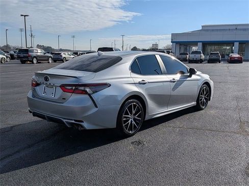 Used 2024 Toyota Camry SE w/ Convenience Package image 3