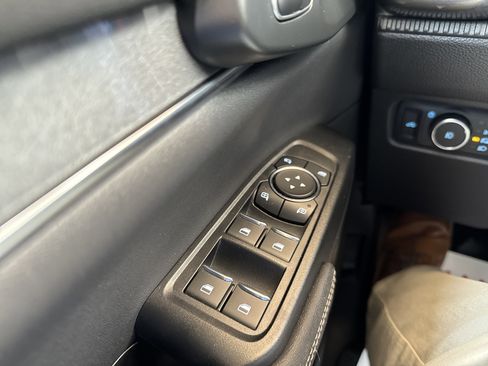 Used 2024 Ford Ranger Lariat w/ FX4 Off-Road Package image 38