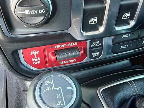 Used 2025 Jeep Wrangler Rubicon image 27