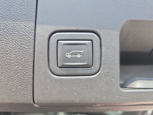 Used 2020 Cadillac XT4 Premium Luxury FWD image 13