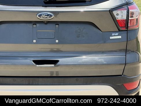 Used 2018 Ford Escape SE w/ SE Sync 3 Package FWD image 9