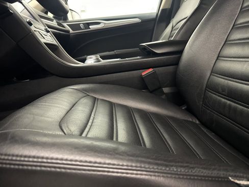 Used 2020 Ford Fusion SE image 20