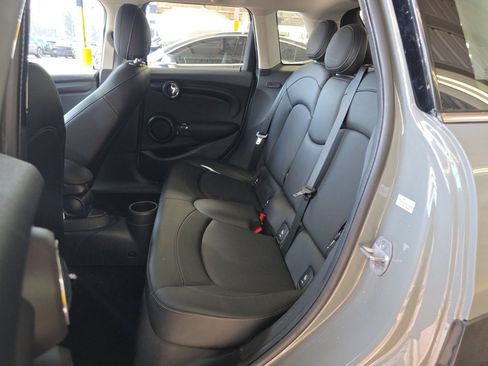 Used 2019 MINI Cooper 4-Door Hardtop FWD image 7