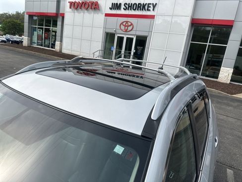 Used 2016 Nissan Rogue SL w/ SL Premium Package image 4