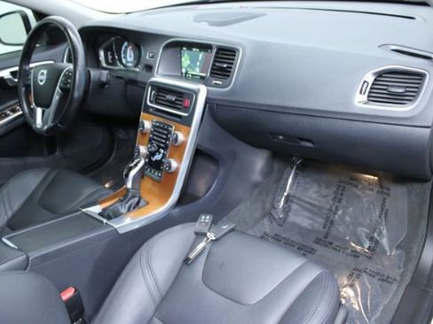 Used 2016 Volvo S60 T5 Inscription Platinum image 27