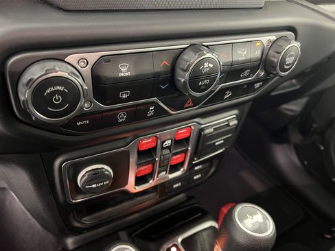 Used 2021 Jeep Wrangler Unlimited Sport AWD/4WD image 28