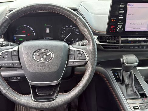 Used 2021 Toyota Sienna XSE w/ XSE Plus Package FWD image 32