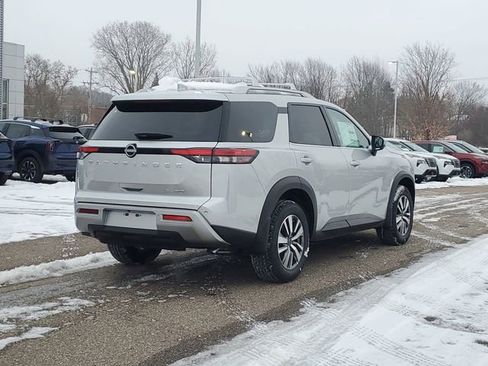 New 2025 Nissan Pathfinder SL image 4