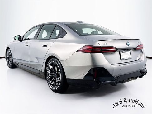 Used 2024 BMW i5 eDrive40i w/ M Sport Package image 5