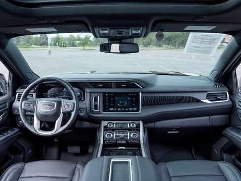 Used 2024 GMC Yukon XL Denali AWD/4WD image 22