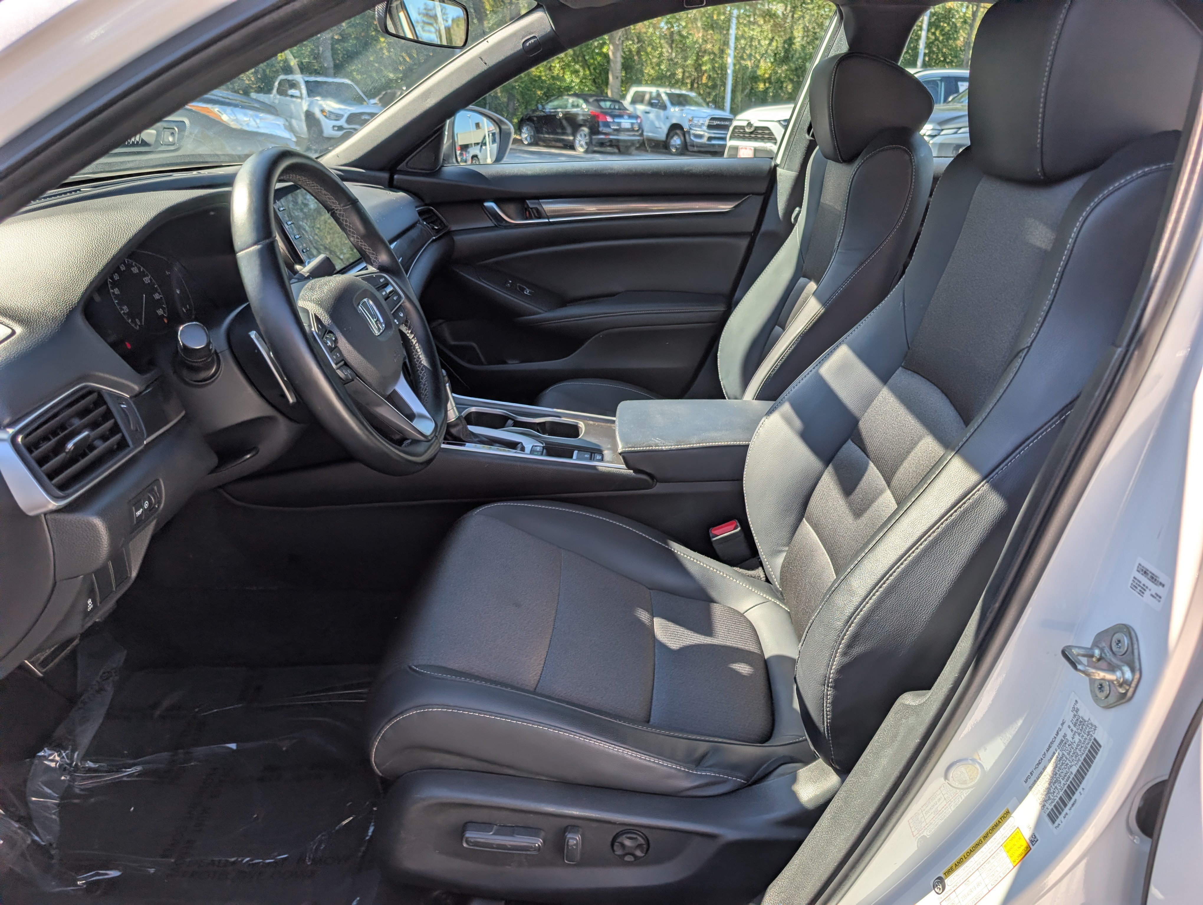 Used 2018 Honda Accord Sport image 16