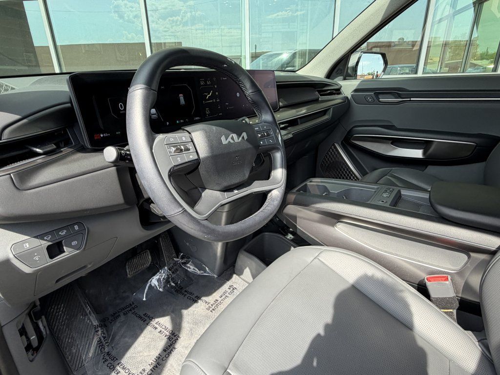 Used 2024 Kia EV9 Light RWD image 30