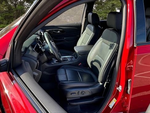 Used 2023 Chevrolet Traverse RS image 23