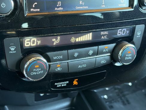 Used 2020 Nissan Rogue SV FWD image 22
