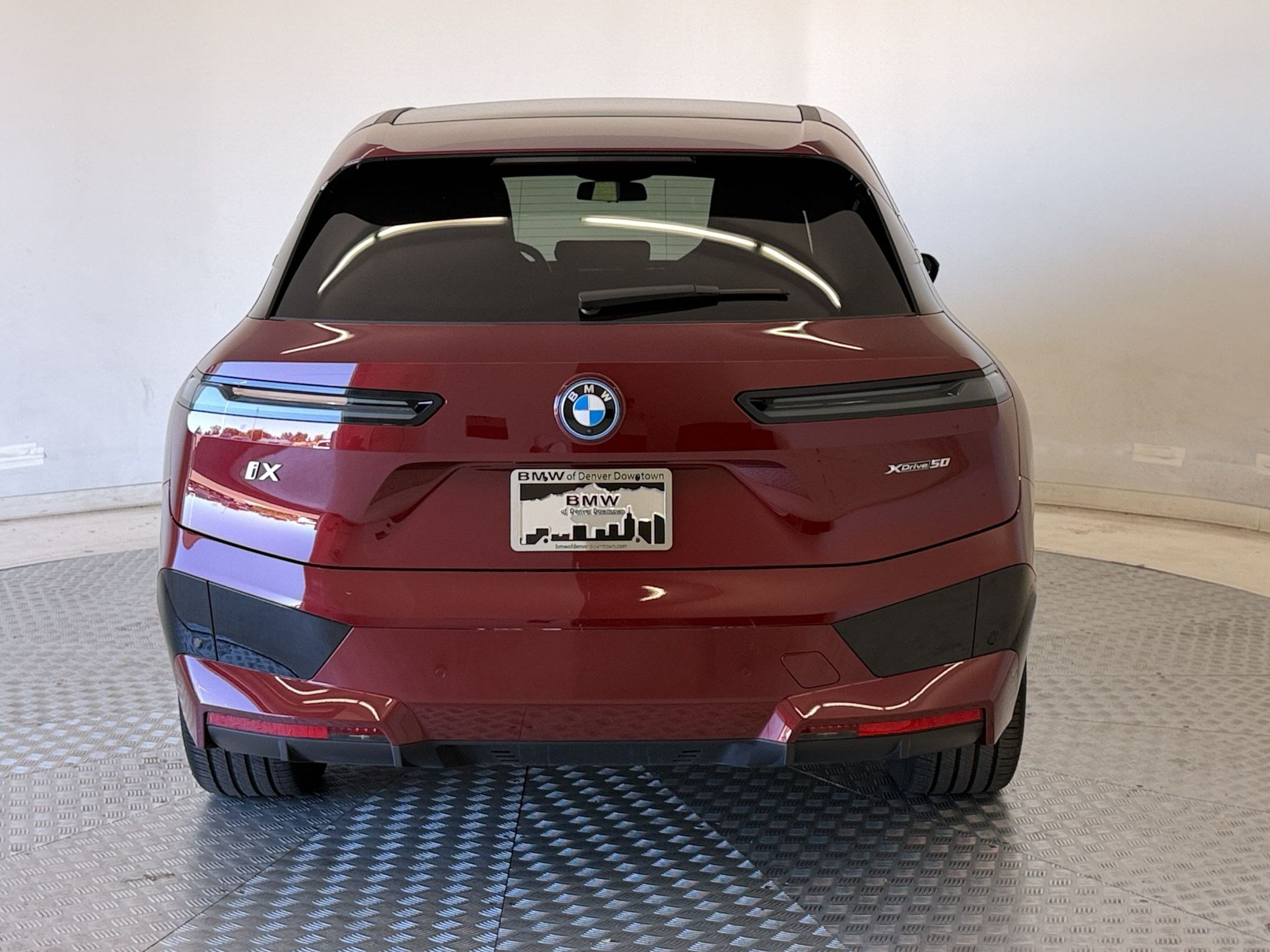 Used 2024 BMW iX xDrive50 w/ Sport Package AWD/4WD image 10