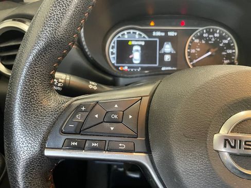 Certified 2022 Nissan Versa SR FWD image 12