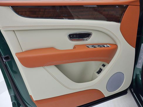 New 2025 Bentley Bentayga Extended Wheelbase image 50