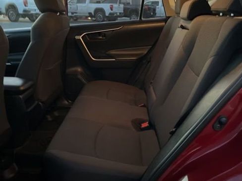 Used 2021 Toyota RAV4 LE image 32