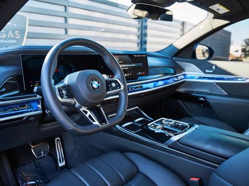 Used 2025 BMW 760i xDrive 760i xDrive w/ Executive Package image 2