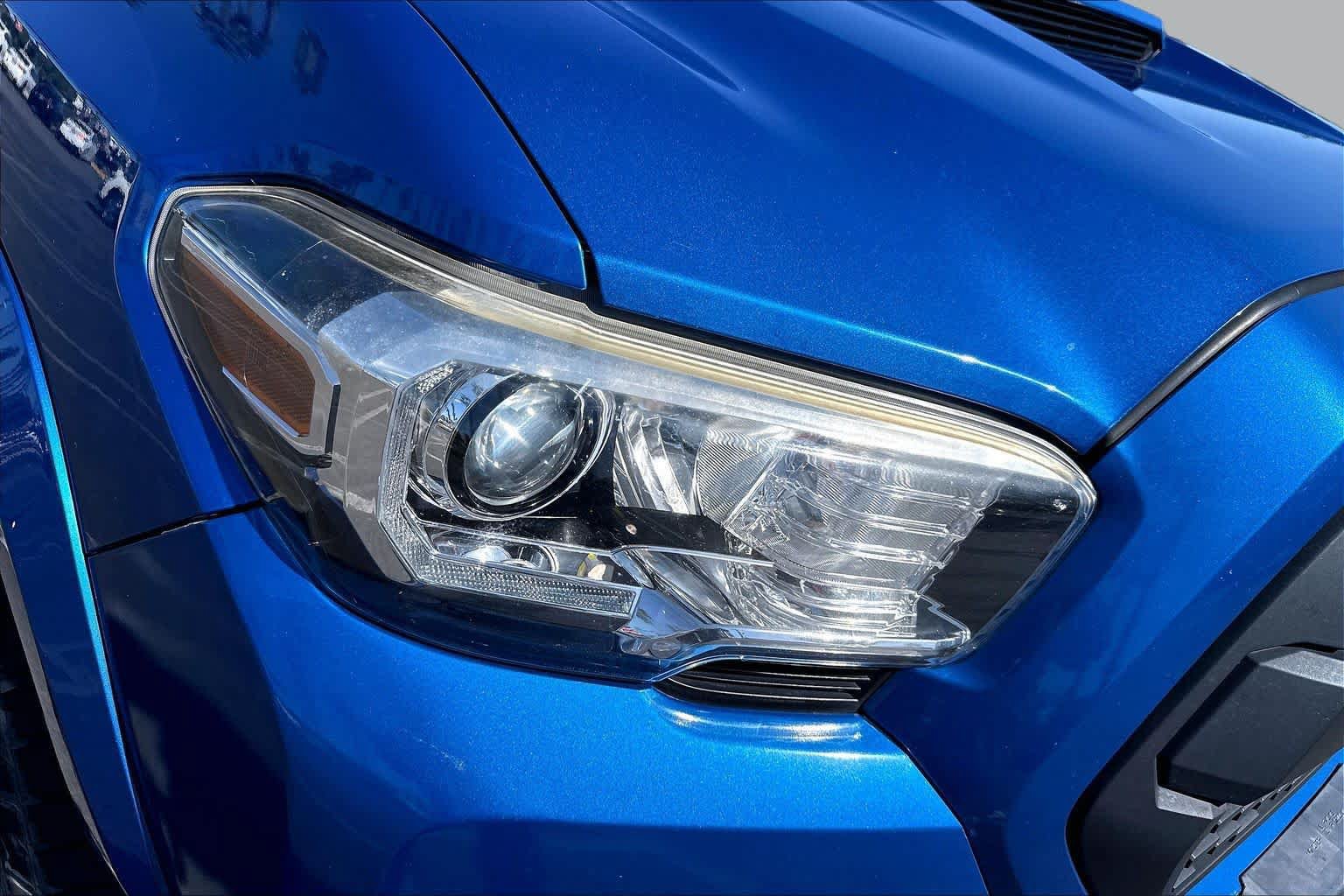 Used 2018 Toyota Tacoma TRD Sport w/ Technology Package RWD image 27